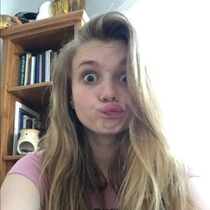 Meet your Posher, Abby